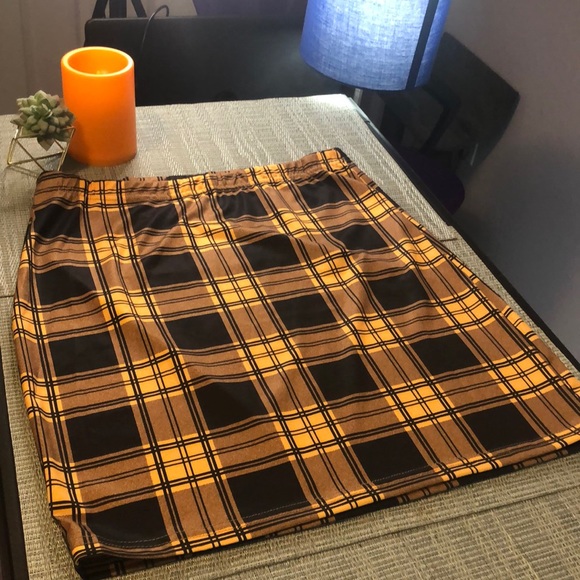 #76 NWOT Yellow Plaid Mini Skirt - Picture 12 of 14